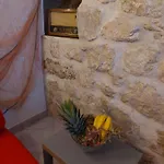 Toni - *
